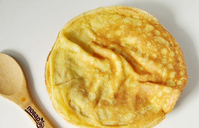 1. Этап. Блины на кипятке без молока: Таким образом пожарьте все блины. Блины на кипятке без молока готовы.