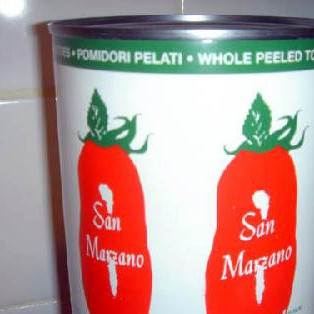 1. Этап. Запеченный Зити: Теперь приступим к соусу. Лучше всего использовать настоящие итальянские помидоры Сан-Марцано.