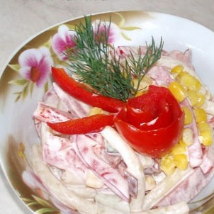 Салат с кукурузой и ветчиной