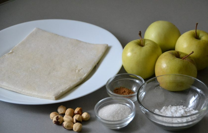 1. Этап. Яблоки в платочках: Подготовьте ингредиенты.