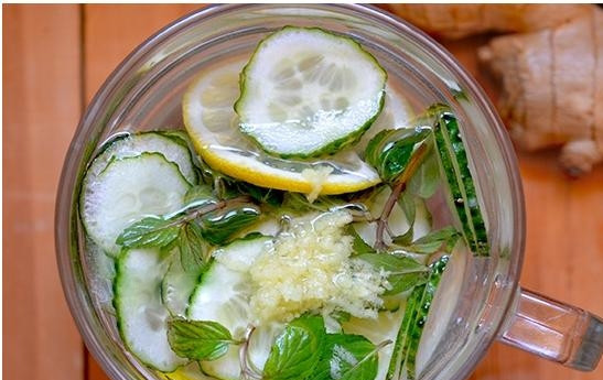 1. Этап. Коктейль Сасси: 4. Всё перемешайте и, накрыв емкость крышкой, поставьте в холодильник на ночь настаиваться. Утром коктейль «Сасси» будет готов!