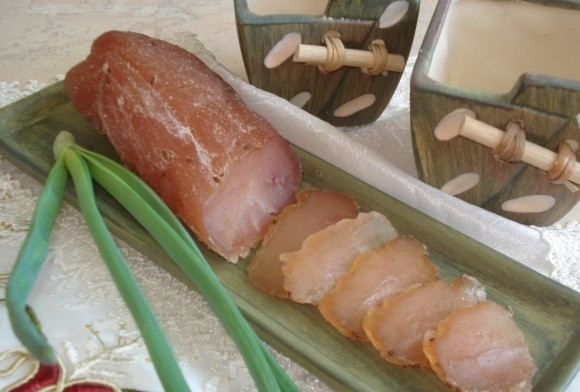 1. Этап. Полендвица из куриной грудки: 6. Готовое мясо нарезаю тонко и подаю к столу, а остальное убираю в холодильник на хранение.