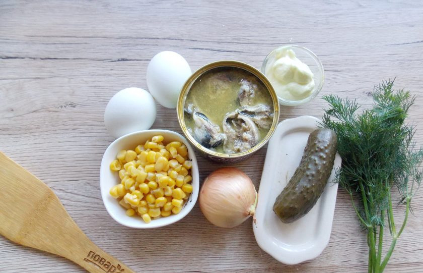 1. Этап. Салат Желтый одуванчик с кукурузой: Подготовьте ингредиенты для приготовления салата 