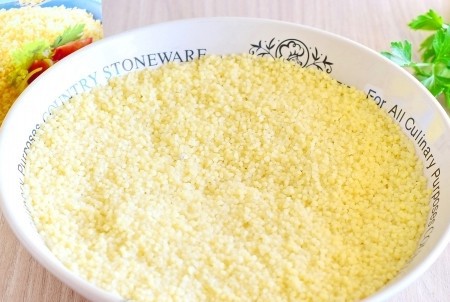 1. Stage. Moroccan couscous: Prepare couscous according to the instructions on the package, pour boiling water, cover with a plate and wrap it with a towel for 10 minutes, then knead the lumps with a fork.