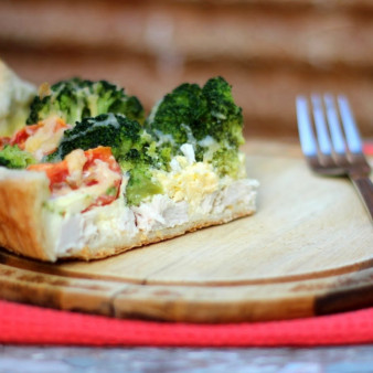 Пирог с курицей и брокколи