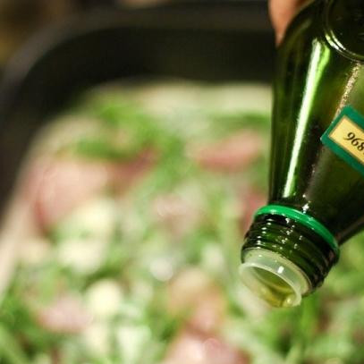 1. Этап. Сливочная курица с тархуном: В конце добавляем незначительное количество оливкового масла - скорее для запаха, чем для жирности.