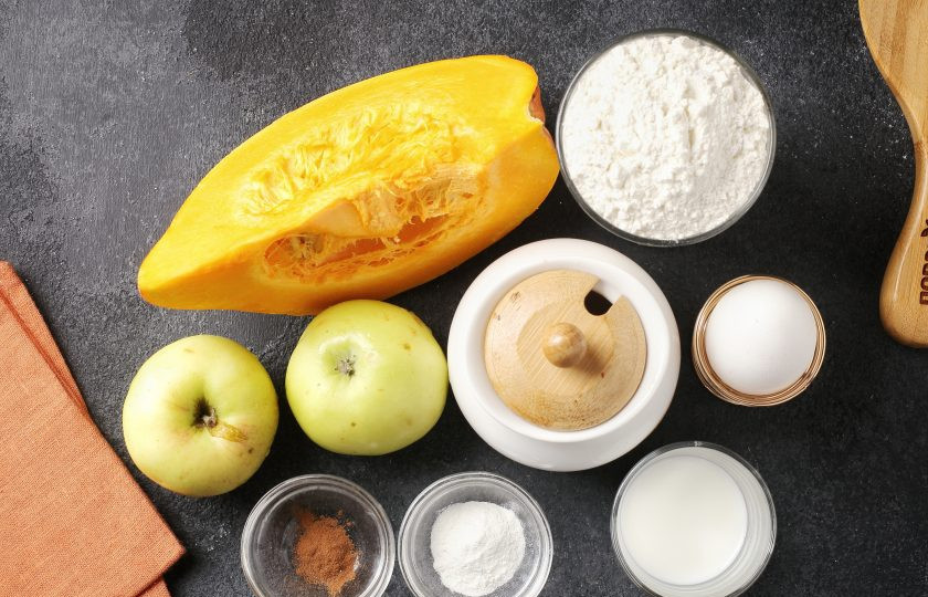 1. Этап. Тыквенный пирог с яблоками: Подготовьте все ингредиенты.