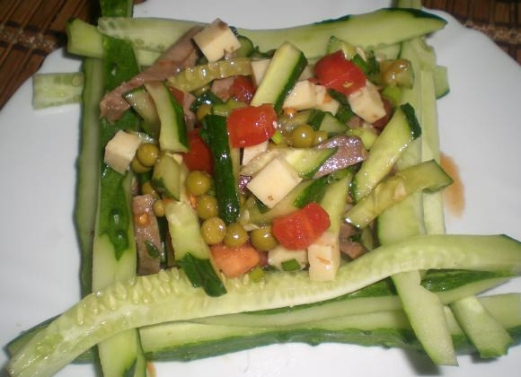 1. Этап. Салат пикантный с языком: Или сделайте из брусков огурца 