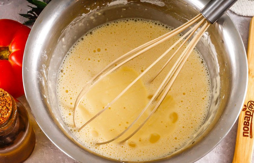 1. Этап. Мексиканские блины: Влейте растительное масло и перемешайте. Дайте тесту 