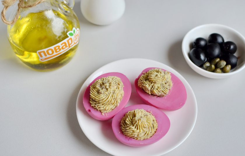 1. Этап. Пасхальные мордашки: 8. Наполните начинкой все половинки яиц.