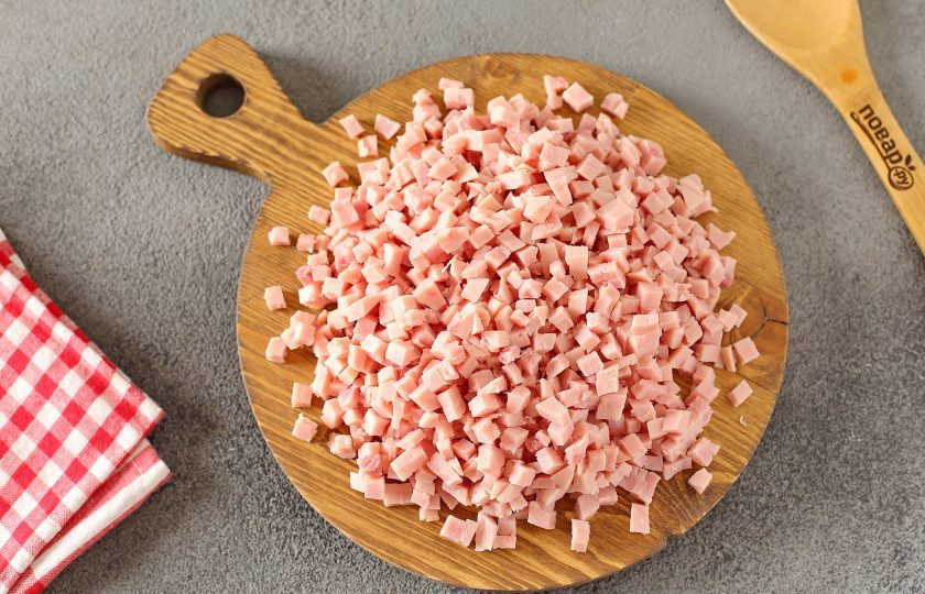 1. Этап. Киш по Джейми Оливеру: Ветчину нарежьте небольшими кубиками.