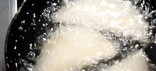 1. Этап. Чебуреки на заварном тесте: Жарим в большом количестве масла.