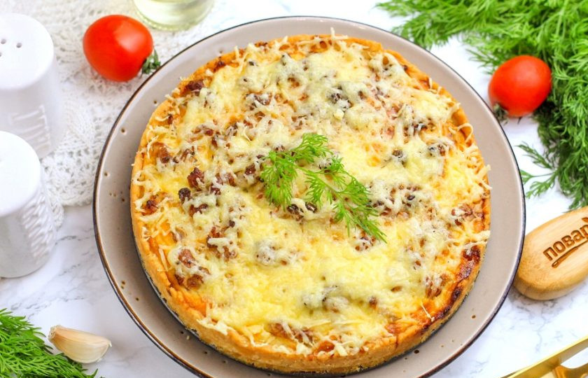 1. Этап. Пирог со свининой: Извлеките пирог со свининой из духовки и из формы и слегка остудите.