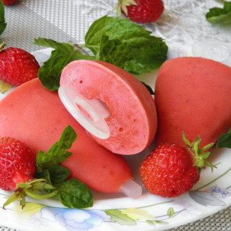 Клубничное мороженое из йогурта