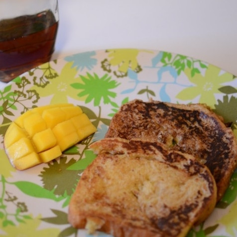 1. Этап. Французские тосты: 5. Подавайте французские тосты с сиропом, фруктами. Приятного аппетита!