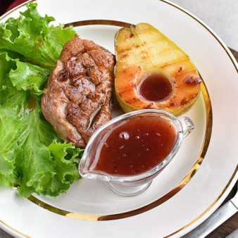 Утиные грудки под соусом