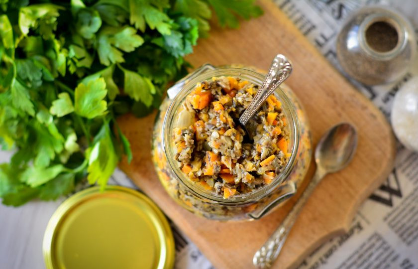 1. Этап. Грибная икра с морковью и луком: Храните грибную икру в прохладном месте до зимы. Приятного аппетита!