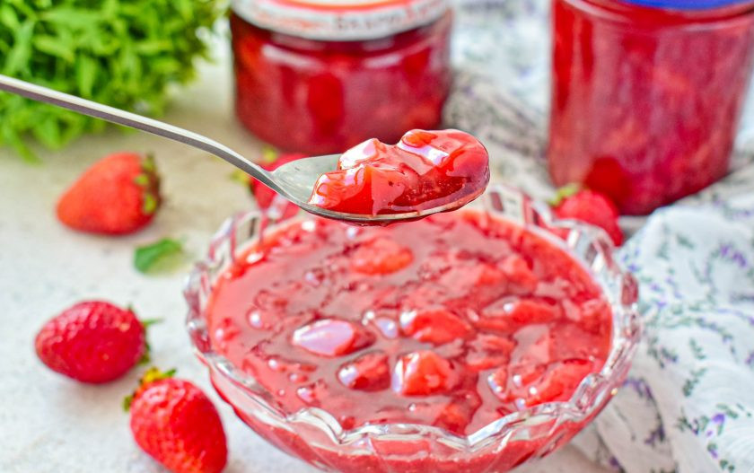 1. Этап. Варенье из клубники с кукурузным крахмалом: Приятного угощения!