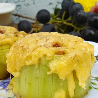 Кабачки, фаршированные фаршем и запеченные в духовке