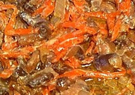 1. Этап. Рыба по-царски: А спустя еще несколько минут - натертую на крупной терке морковь. Посолить, поперчить и готовить минут 5. Добавить сливки, перемешать.