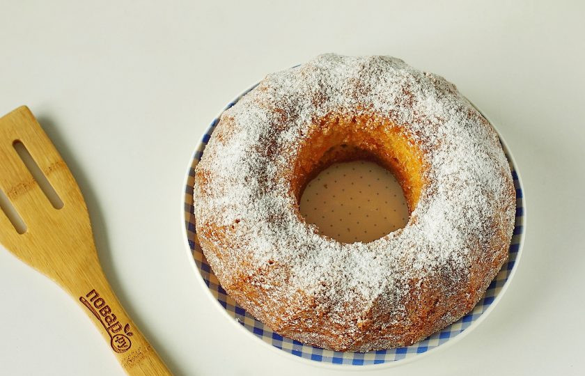 1. Этап. Постный апельсиновый кекс: Постный апельсиновый кекс готов. Дайте ему немного остыть, затем аккуратно извлеките и по желанию посыпьте сахарной пудрой.