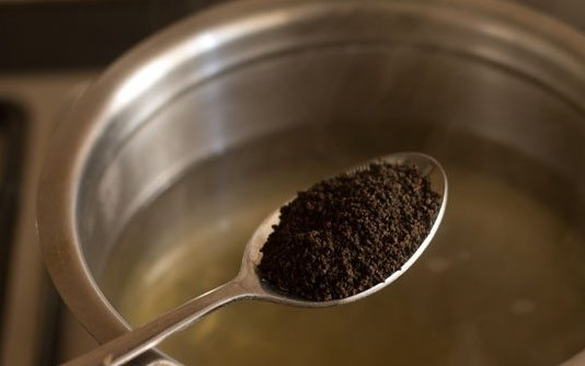 1. Этап. Чай с молоком и имбирем: 4. Добавьте чай и варите еще минуты 2.