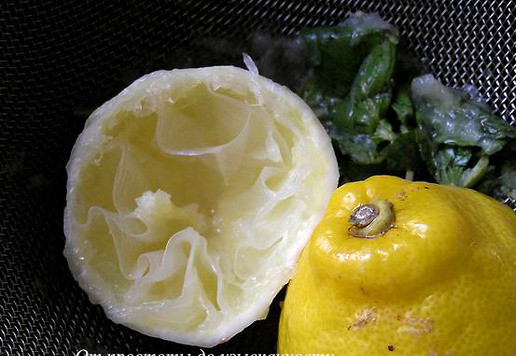 1. Этап. Дынный лимонад с мятой: Дайте настояться около часа, затем процедите.