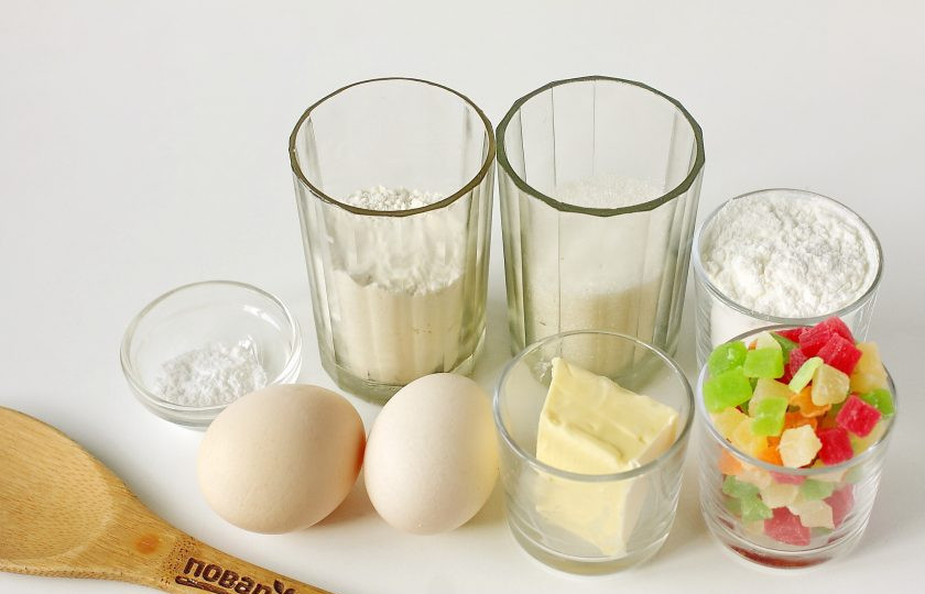 1. Этап. Бисквит с цукатами: Подготовьте все ингредиенты.