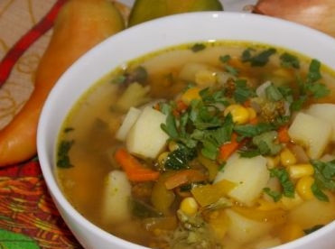 1. Этап. Суп из консервированной кукурузы: Выключаем плиту и даем супу настояться минут 10-15. Затем приступаем к дегустации.