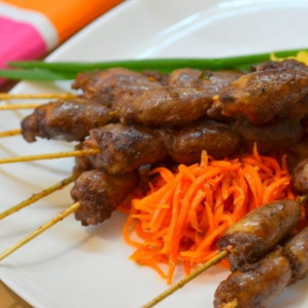 Куриные сердечки на шпажках