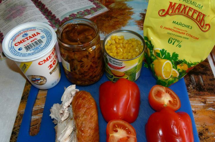 1. Этап. Салат с лисичками под сметаной: Итак, подготовим все необходимые ингредиенты.