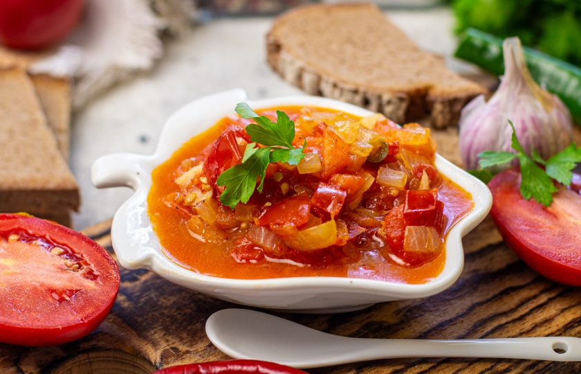 1. Этап. Чесночно-томатный чатни: Томатно-чесночный чатни подавайте охлажденным.