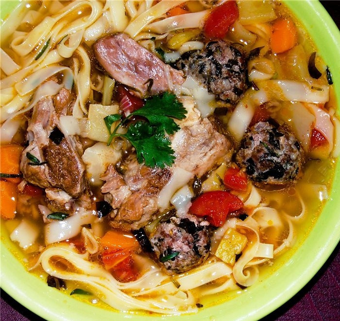 1. Этап. Суп из телячьего хвоста: Даем супу минут 10 настояться под крышкой, после чего смело разливаем по тарелкам и подаем. Приятного аппетита!