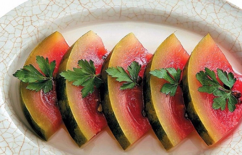 1. Этап. Арбузы в банках вкусные: 3. Пробовать эту закуску из арбузов можно уже через несколько дней после процесса маринования. А зимой будем наслаждаться чудесным вкусом и вспоминать о ярком лете. Удачи вам в приготовлении!