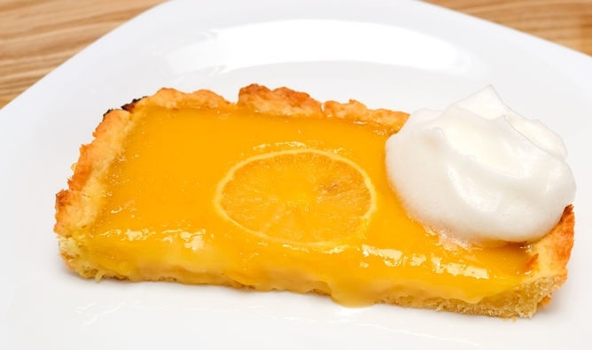 1. Этап. Быстрый лимонный пирог: 13. Вот, что получится в результате. Очень вкусно, ароматно и аппетитно. Угощайтесь.