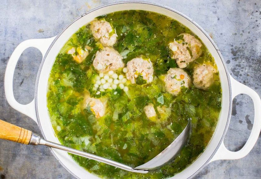 1. Этап. Итальянский свадебный суп с зеленью: 5. Перед подачей добавьте тертый пармезан и подавайте суп в горячем виде. Приятного аппетита!