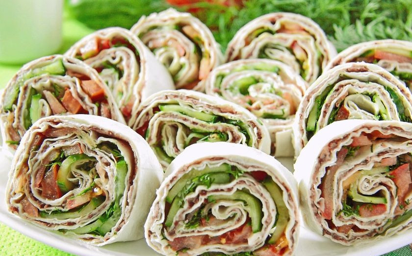 1. Этап. Лаваш с приправой из фасоли: Лаваш с приправой из фасоли готов! Закуска получается вкусная и питательная. Приятного аппетита!