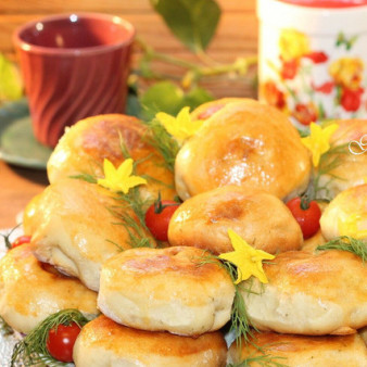 Круглые пирожки с овощами и яйцом