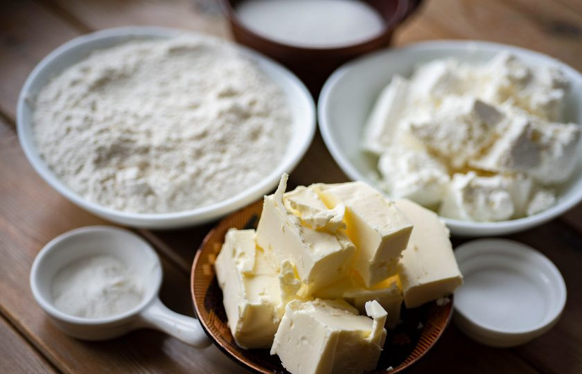 1. Этап. Шаники: Все ингредиенты подготовьте сразу. Масло сливочное должно быть мягким к началу приготовления.