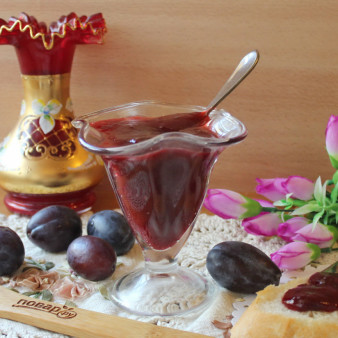 Густой сливовый джем