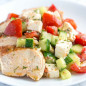 Салат с куриной грудкой, овощами и фетой
