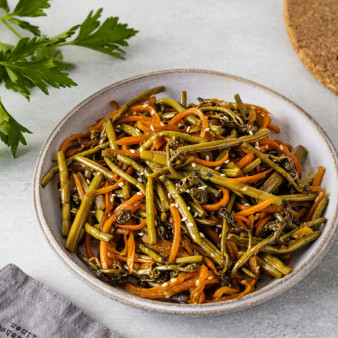 Салат из соленого папоротника по-корейски