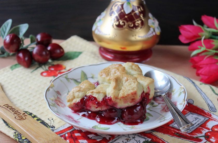 1. Этап. Вишневый коблер: Вишневый коблер готов. Подавайте на десерт.