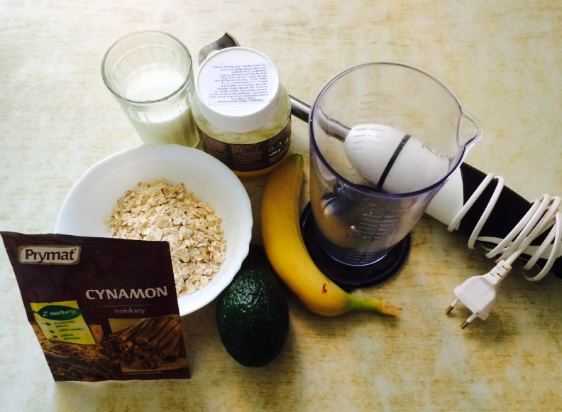 1. Этап. Смузи с авокадо: Подготовим все необходимые ингредиенты.