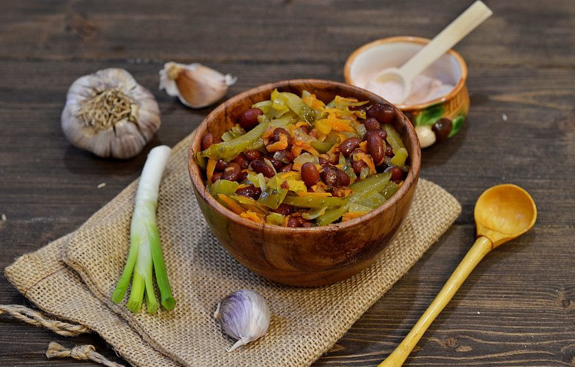 1. Этап. Салат из фасоли с соленым огурцом: Салат готов. Приятного аппетита!