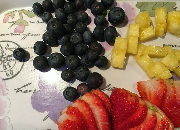 1. Этап. Овсянка в банке с отрубями и фруктами: 6. А дальше останется только дополнить любимыми фруктами или ягодами и отправить баночку в холодильник на ночь. Вкусных и полезных вам завтраков!