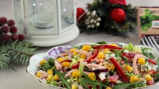 1. Этап. Салат с пекинской капустой и колбасой: Готовится салат просто, быстро, ничего не надо отваривать, это так экономит время, особенно перед праздником. Ну а самое главное, это вкусно!