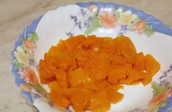 1. Этап. Тефтели с тыквой: Тыкву запекаем в микроволновке, чтобы в фарше ее вкус не так сильно выделялся.