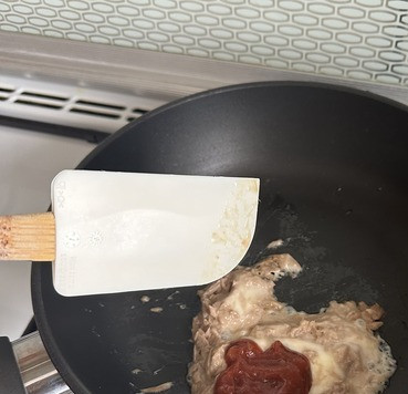 1. Этап. Птитим с FORTUNой: Затем добавить томатную пасту 1/2 ст. ложки. Помешивая, обжарить около 1 минуты