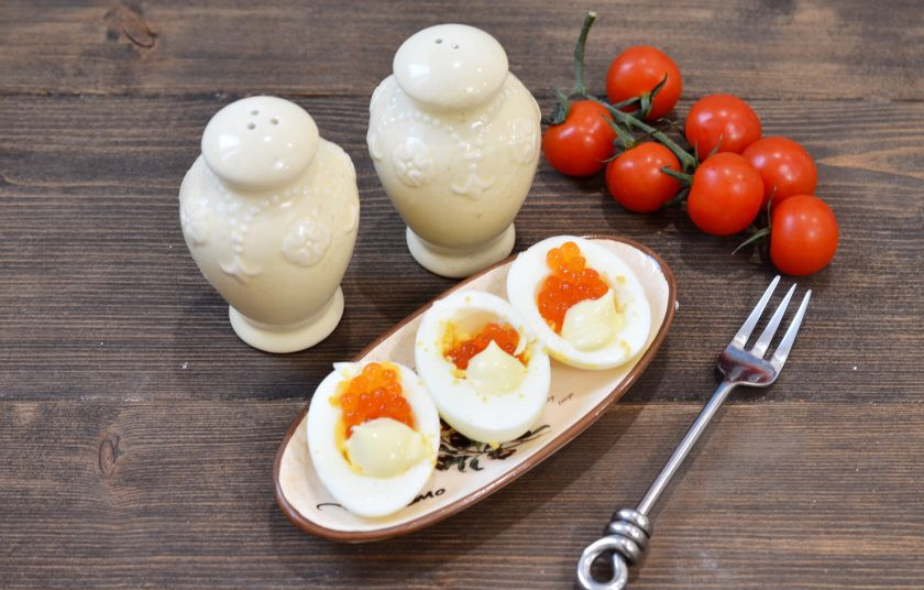 1. Этап. Яйца по-русски: Приятного аппетита!